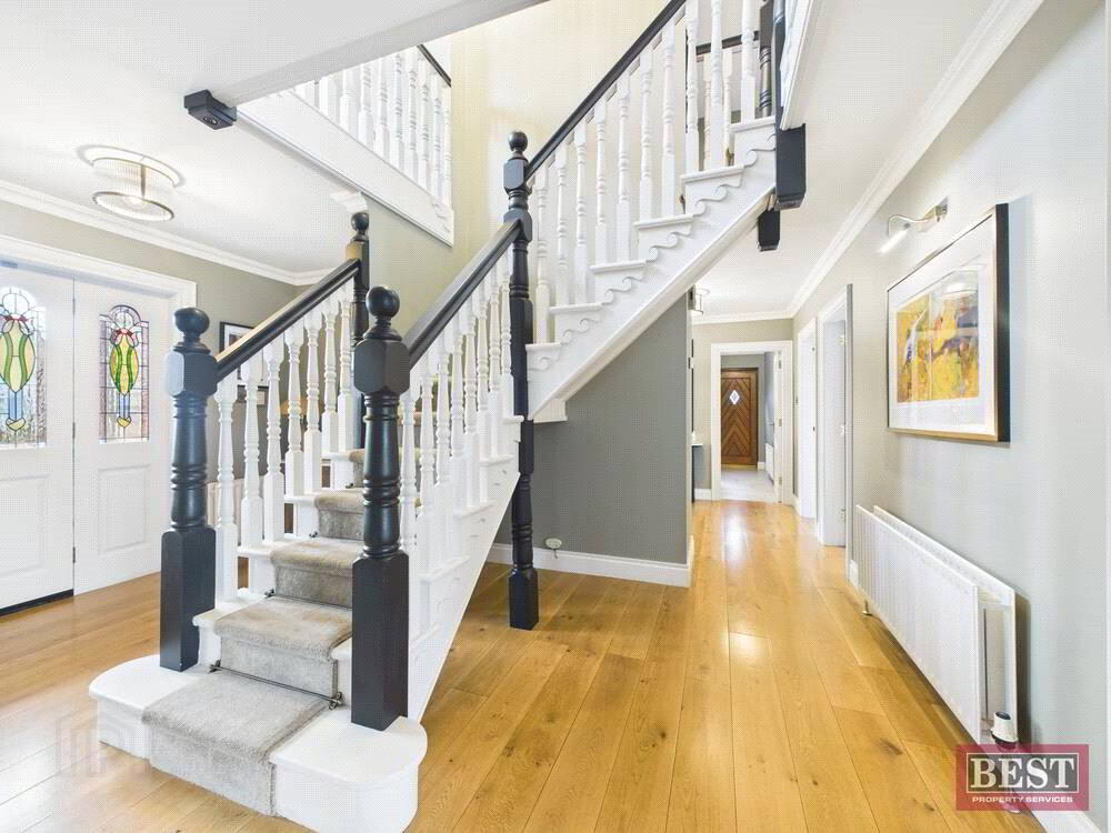 54 Hollywood Grove 4 of 37