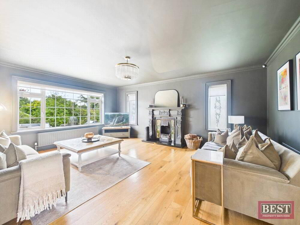 54 Hollywood Grove 6 of 37
