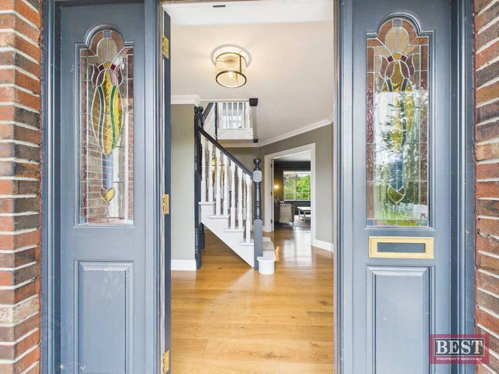 54 Hollywood Grove 2 of 37