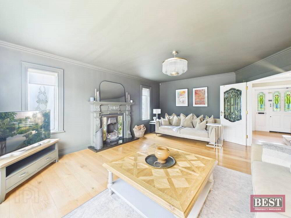 54 Hollywood Grove 7 of 37