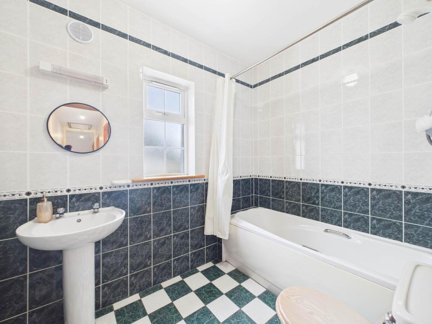 16 Pine Road 13 of 20