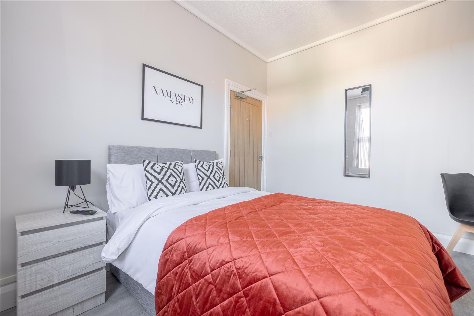 Room 1, 24 Windsor Avenue 3 of 53