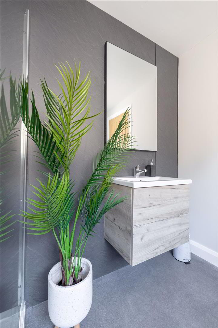 Room 1, 24 Windsor Avenue 24 of 53