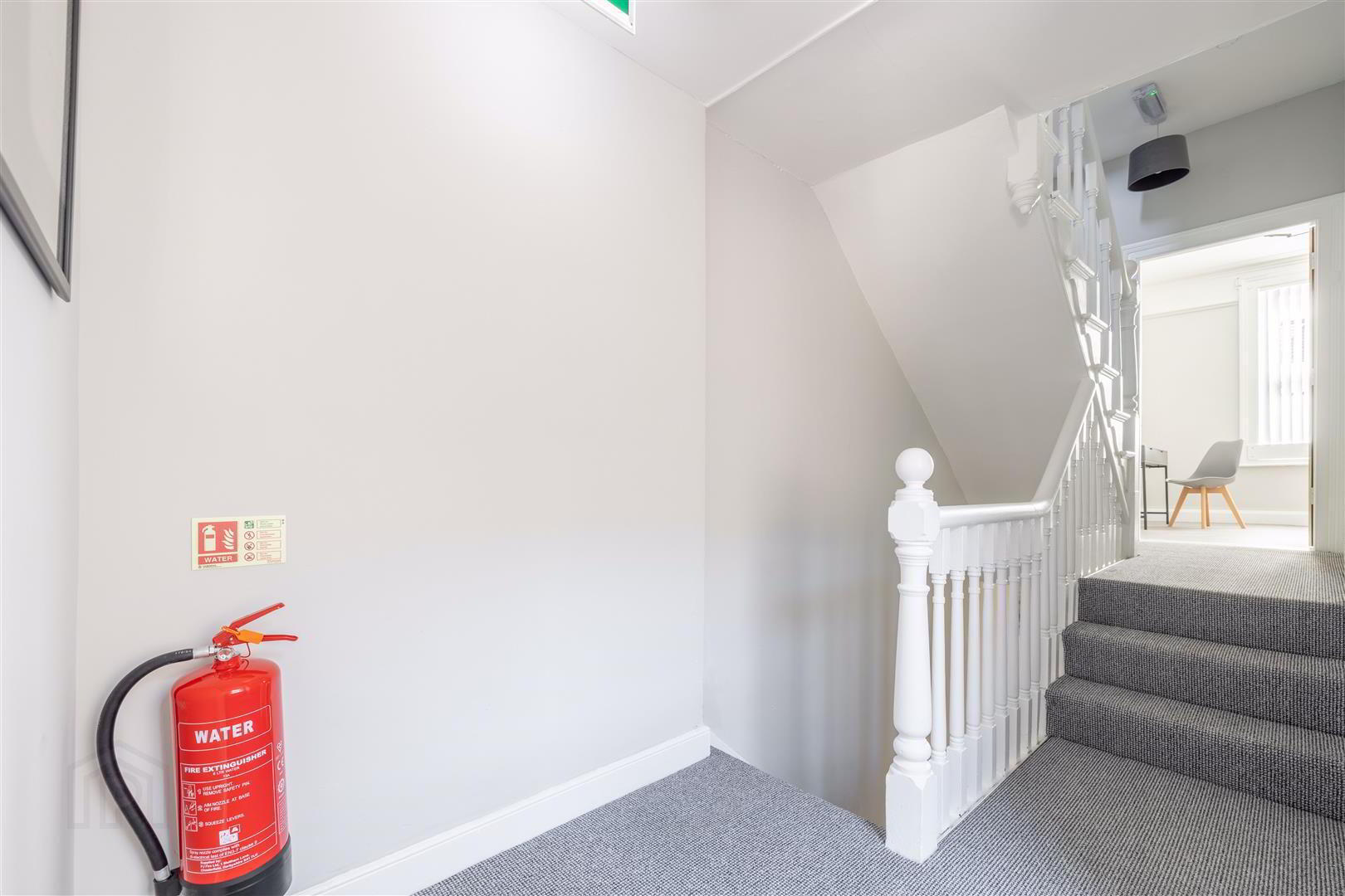 Room 1, 24 Windsor Avenue 20 of 53