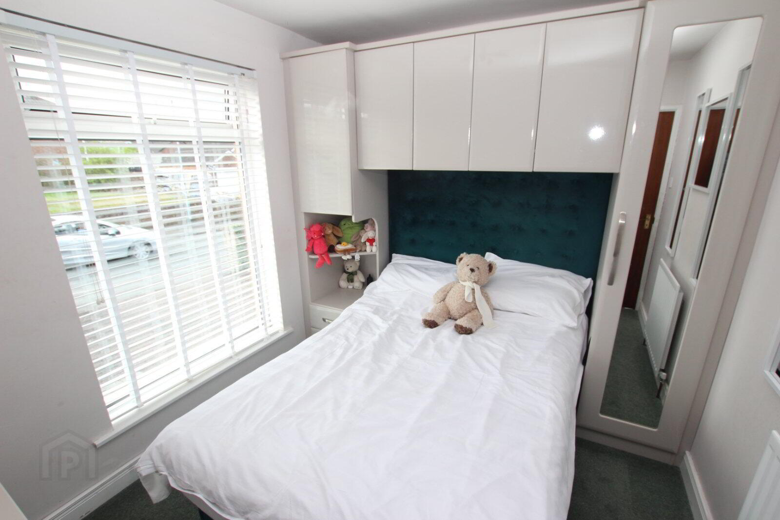 2 Woodford Road 9 of 15
