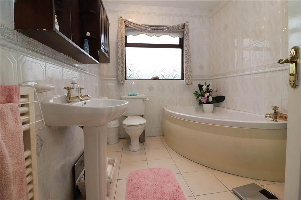 102 Hillhall Road 13 of 16
