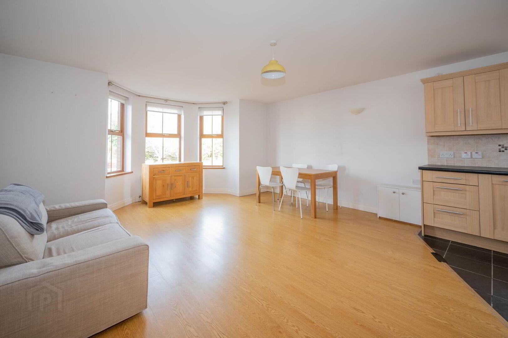 Apt 3, 699 Antrim Road 5 of 12
