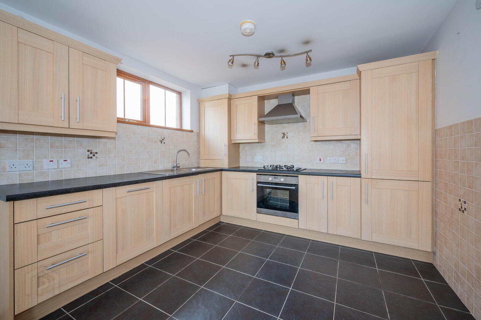 Apt 3, 699 Antrim Road 7 of 12