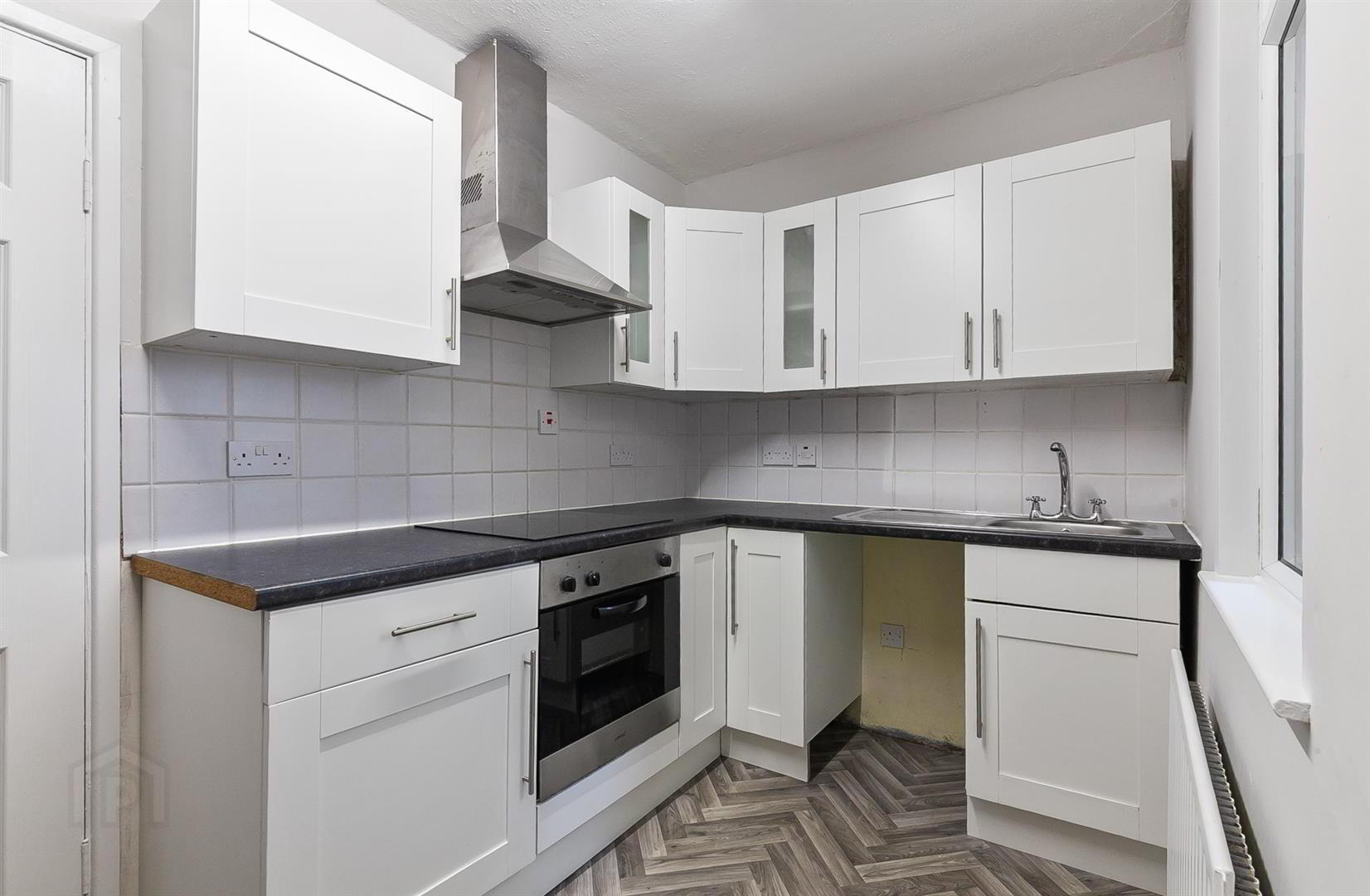 26 Lower Waterloo Road 6 of 18