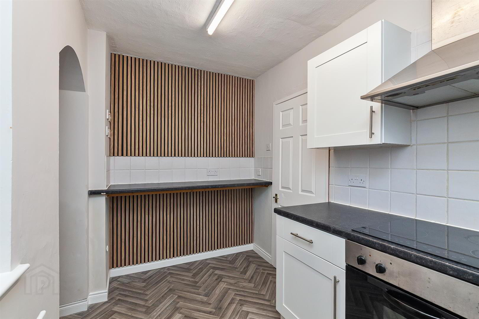 26 Lower Waterloo Road 7 of 18