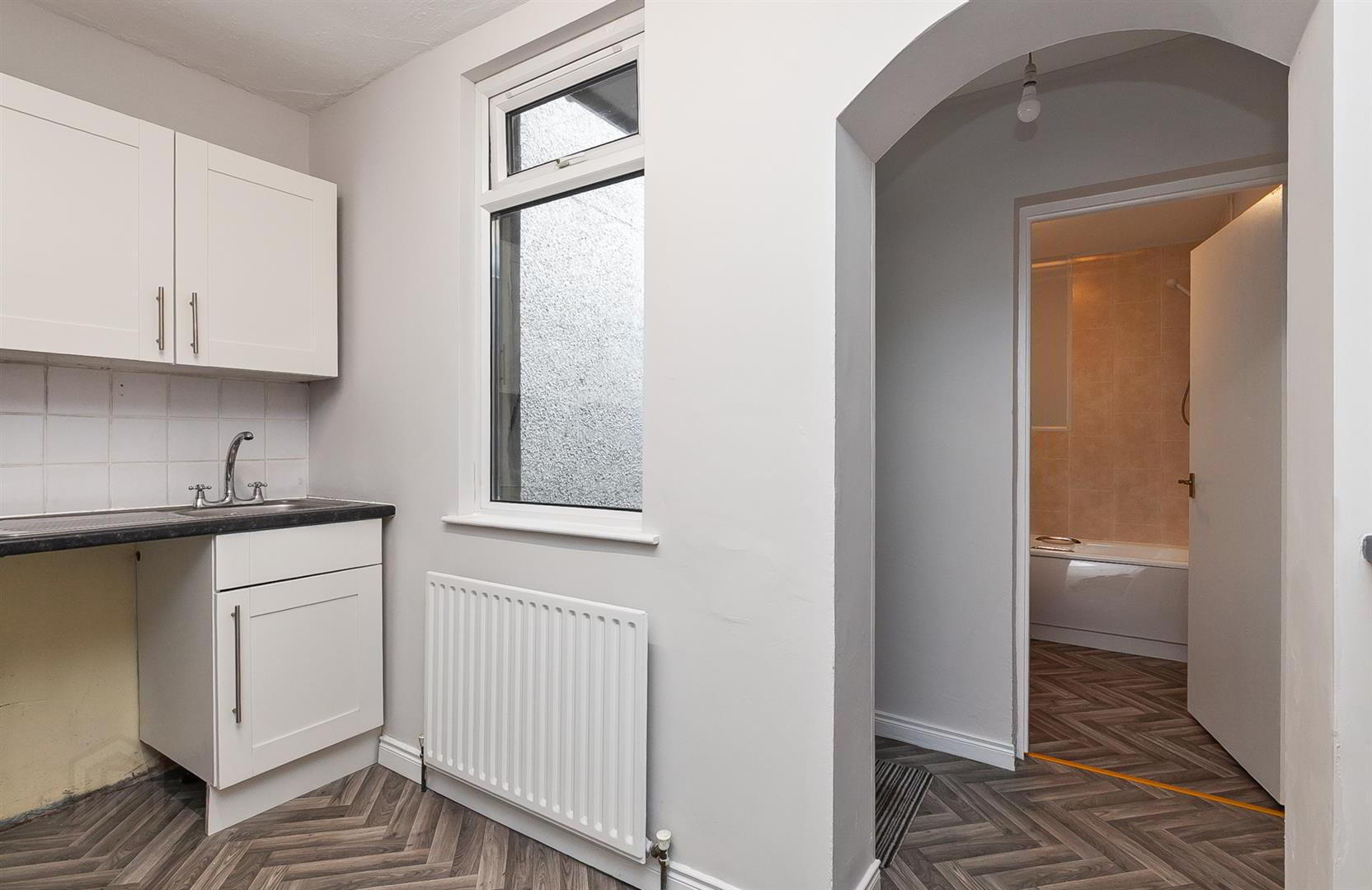 26 Lower Waterloo Road 8 of 18
