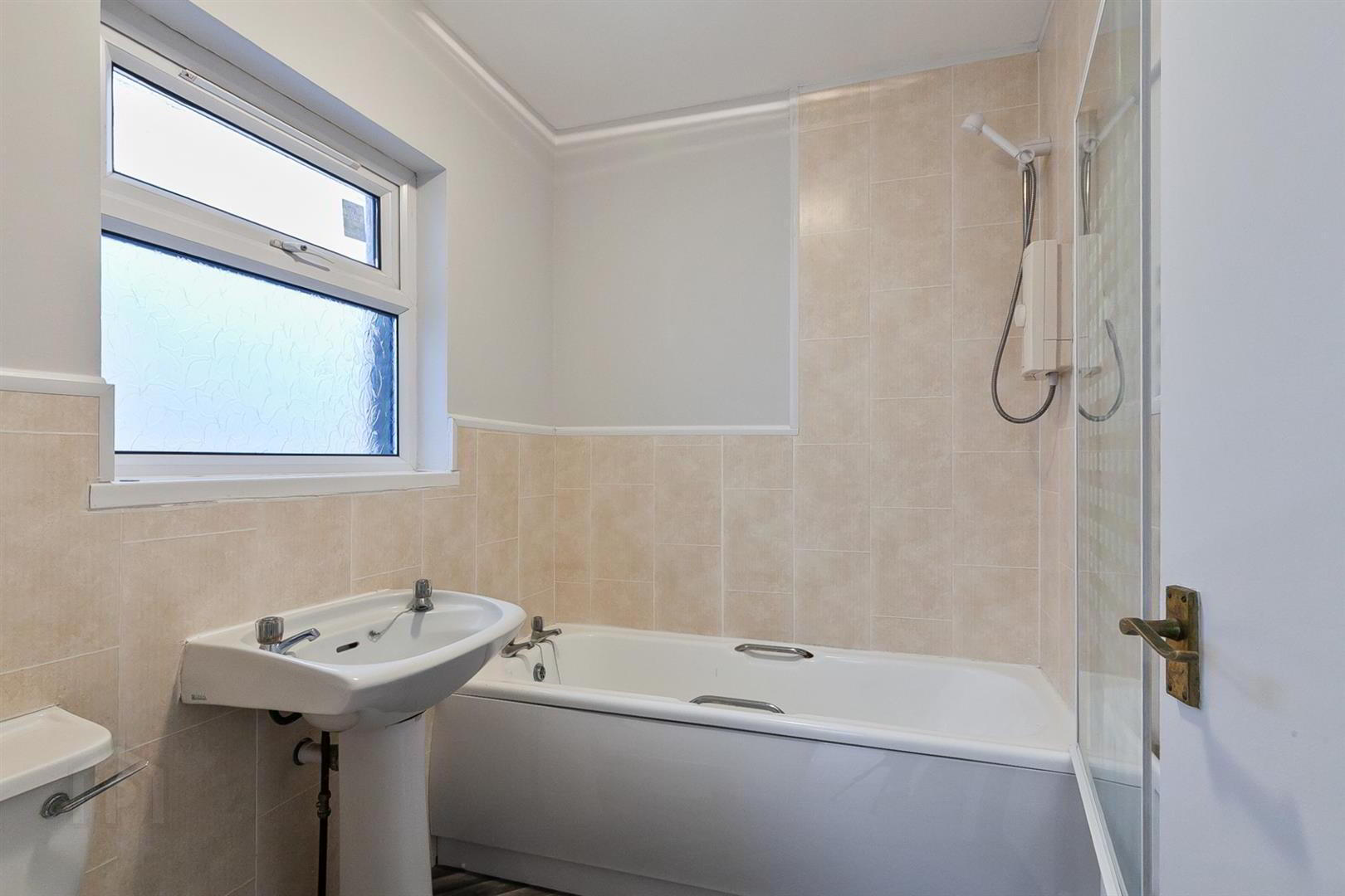 26 Lower Waterloo Road 9 of 18