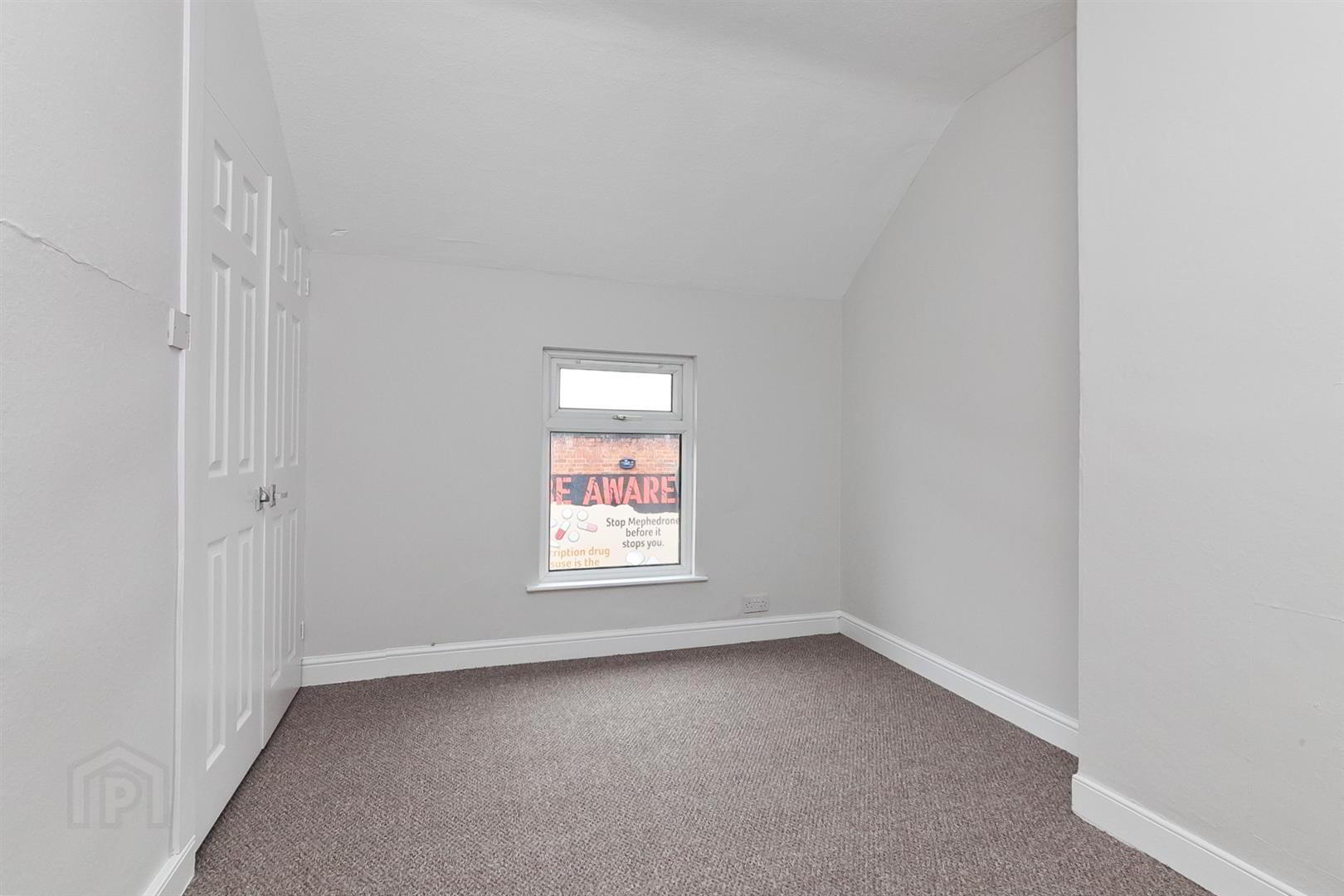 26 Lower Waterloo Road 11 of 18