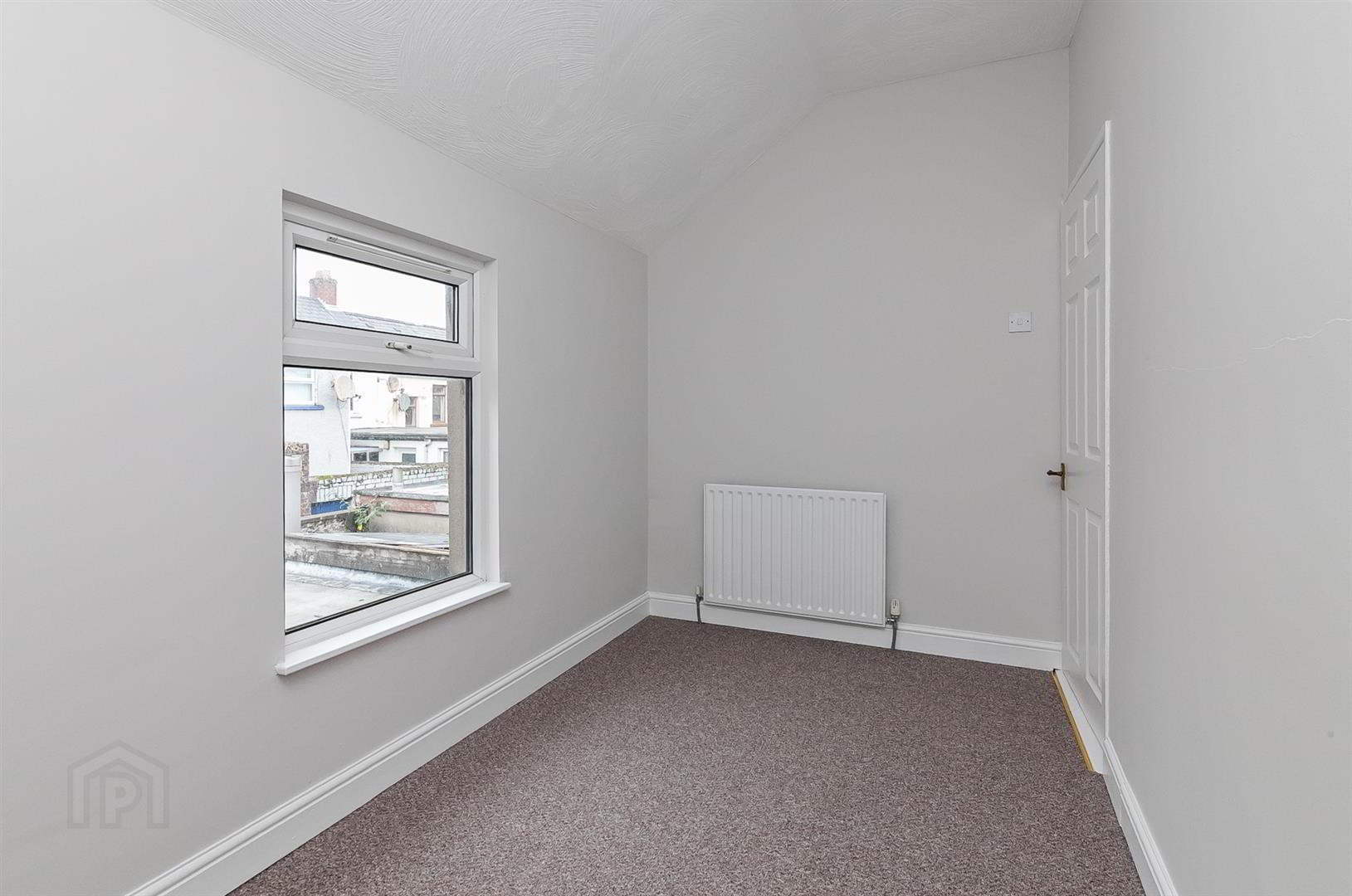 26 Lower Waterloo Road 14 of 18