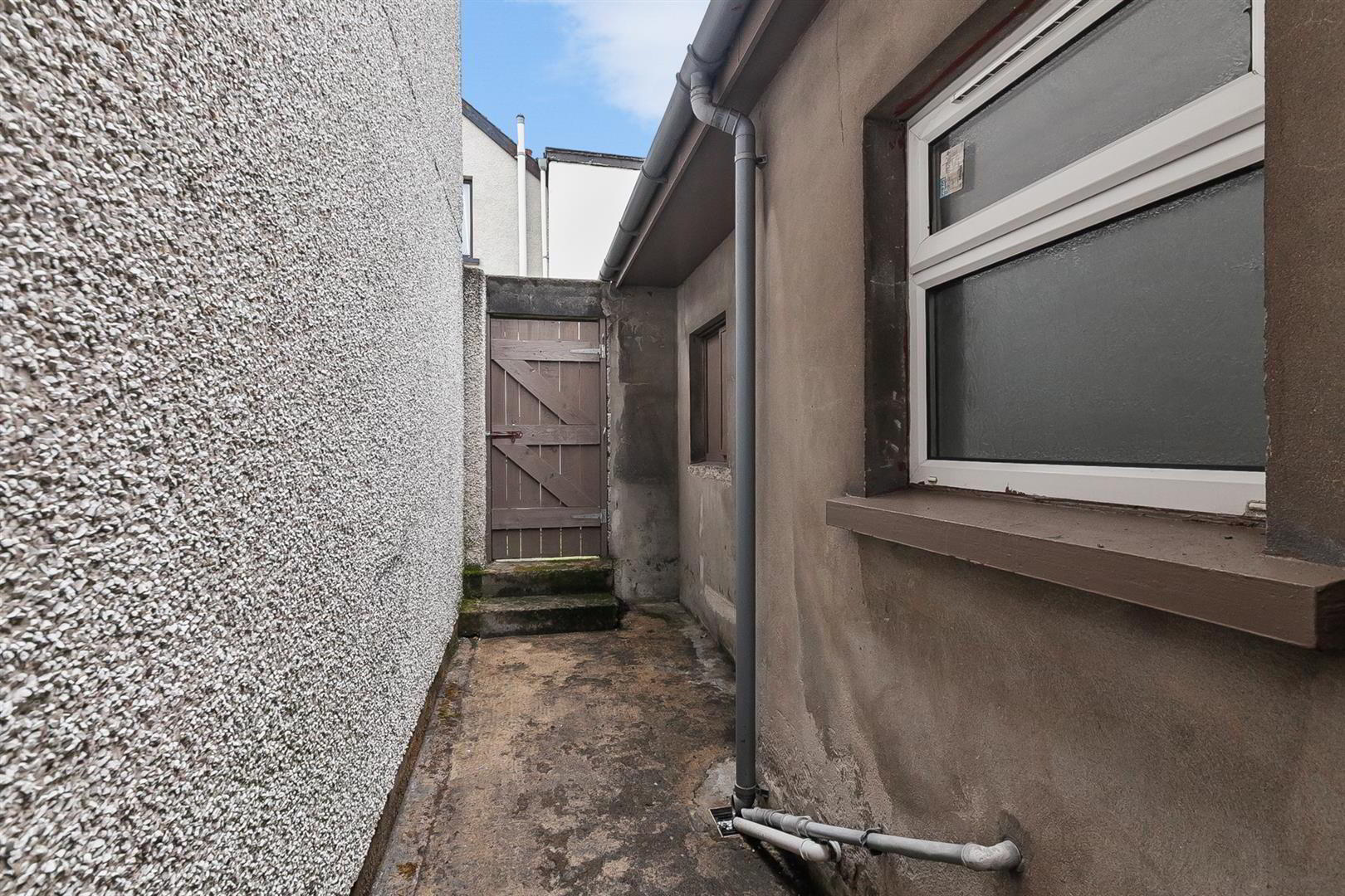 26 Lower Waterloo Road 16 of 18