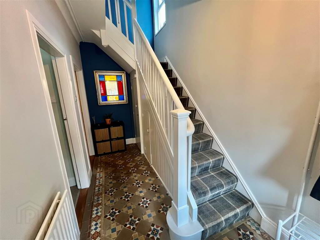 8 Kerrsland Drive 2 of 16