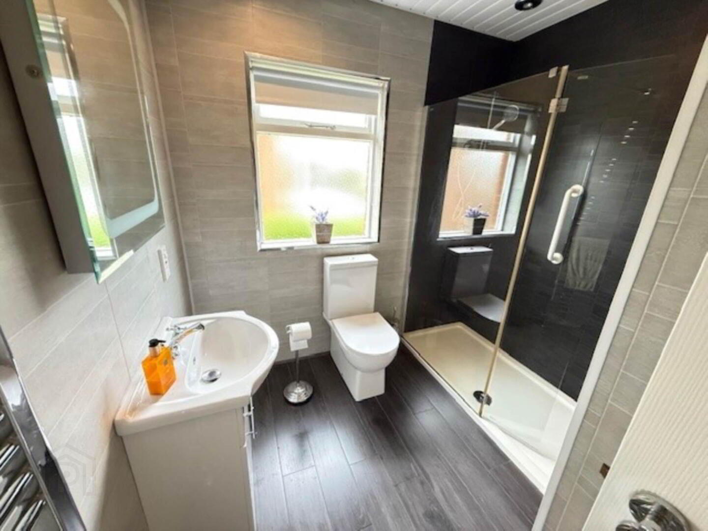 17 Downview Road 14 of 17