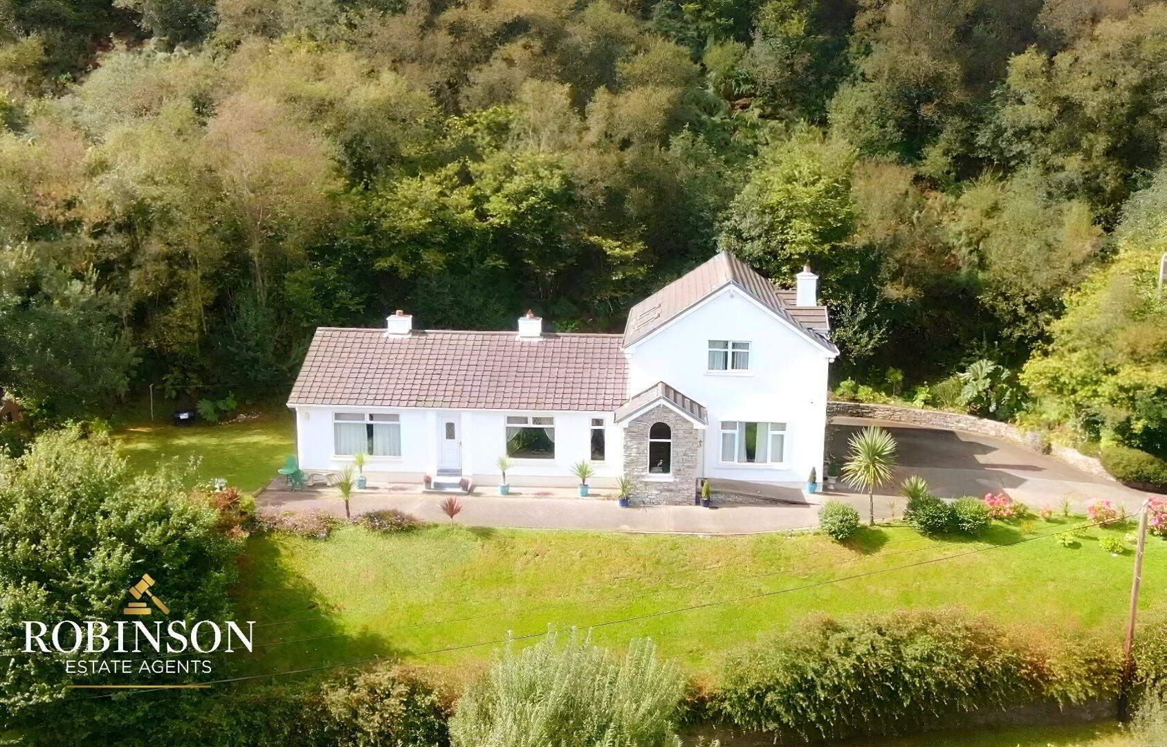 4/5 Bedroom Detached House, Meenreagh 1 of 15