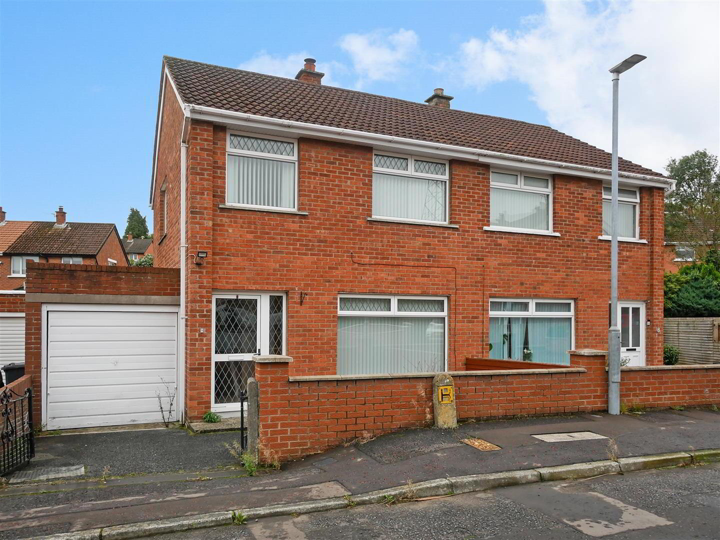 9 Woodbreda Gardens 1 of 14