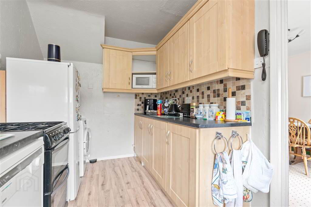 72 Inchkeith Road 12 of 33