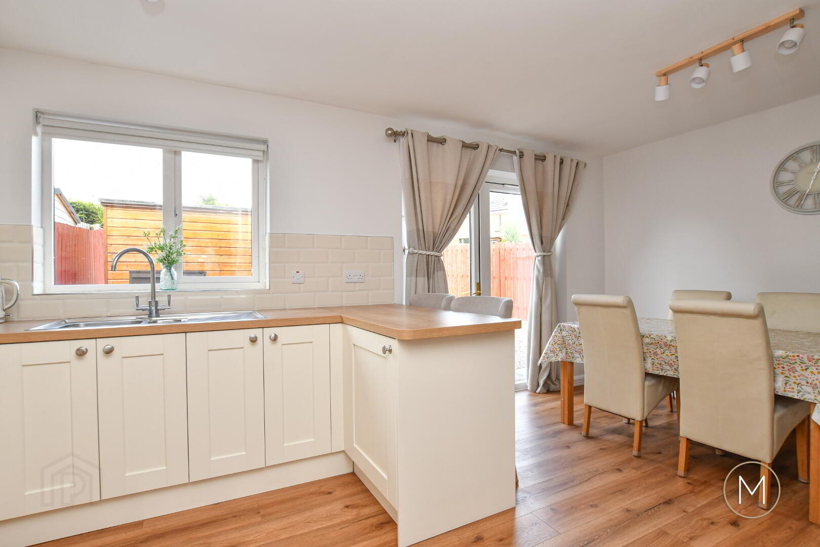 17 Castle Avenue 13 of 41