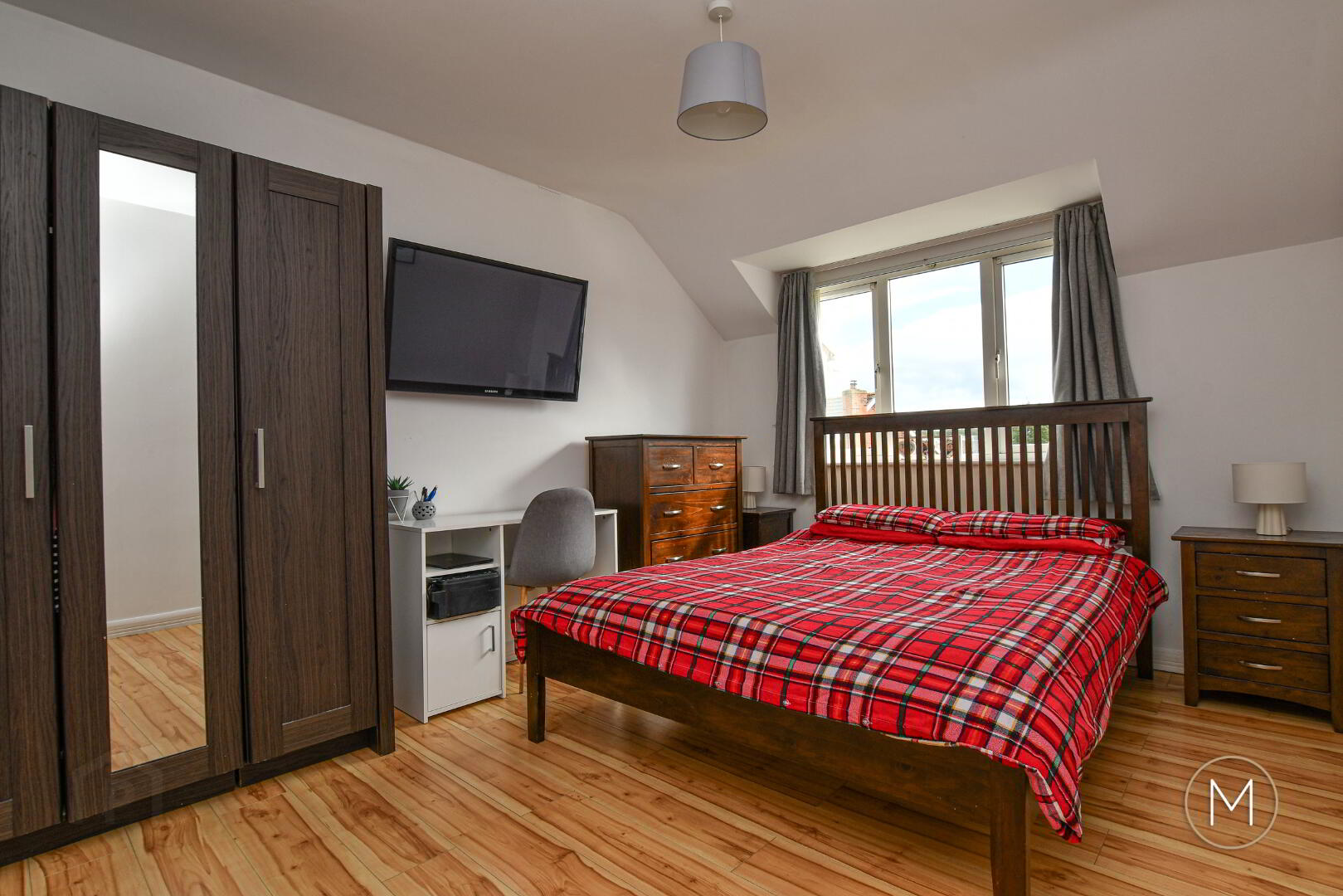 17 Castle Avenue 25 of 41