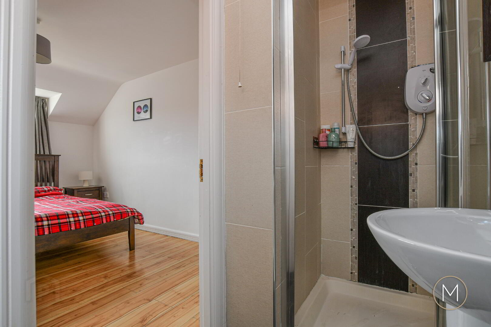 17 Castle Avenue 29 of 41