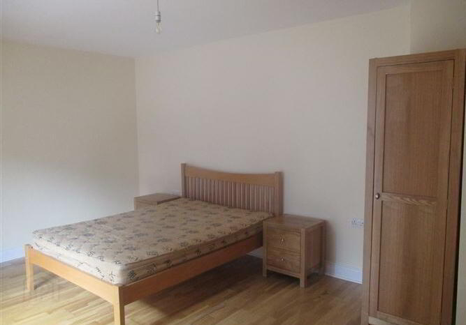 3 Mallon Town Centre 4 of 5