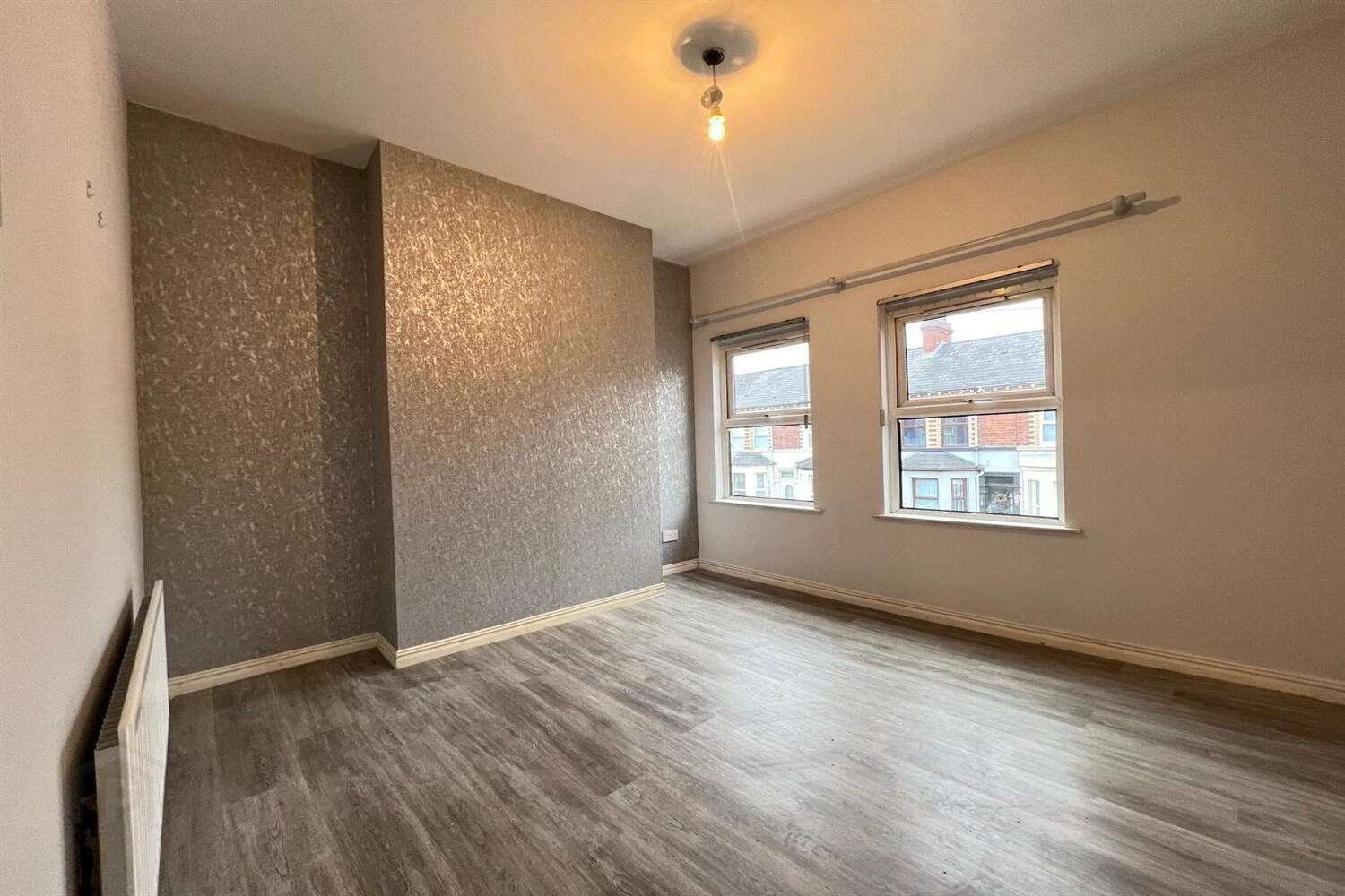 12 Willowfield Gardens 6 of 13