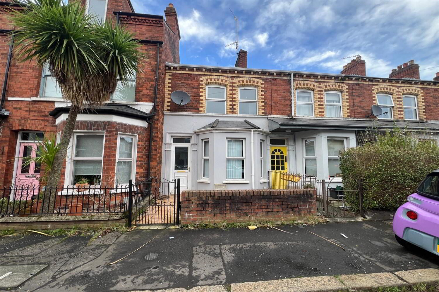 12 Willowfield Gardens 1 of 13