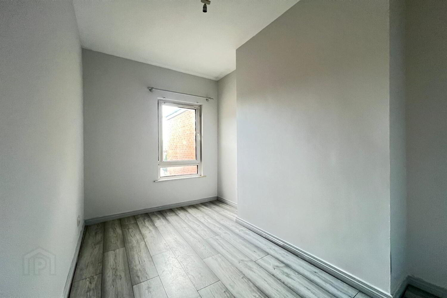 12 Willowfield Gardens 7 of 13