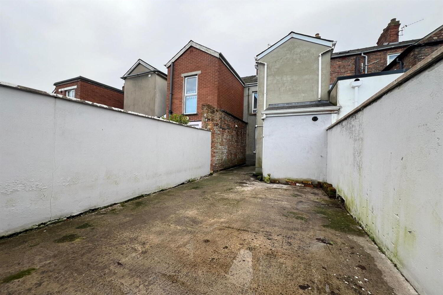 12 Willowfield Gardens 9 of 13