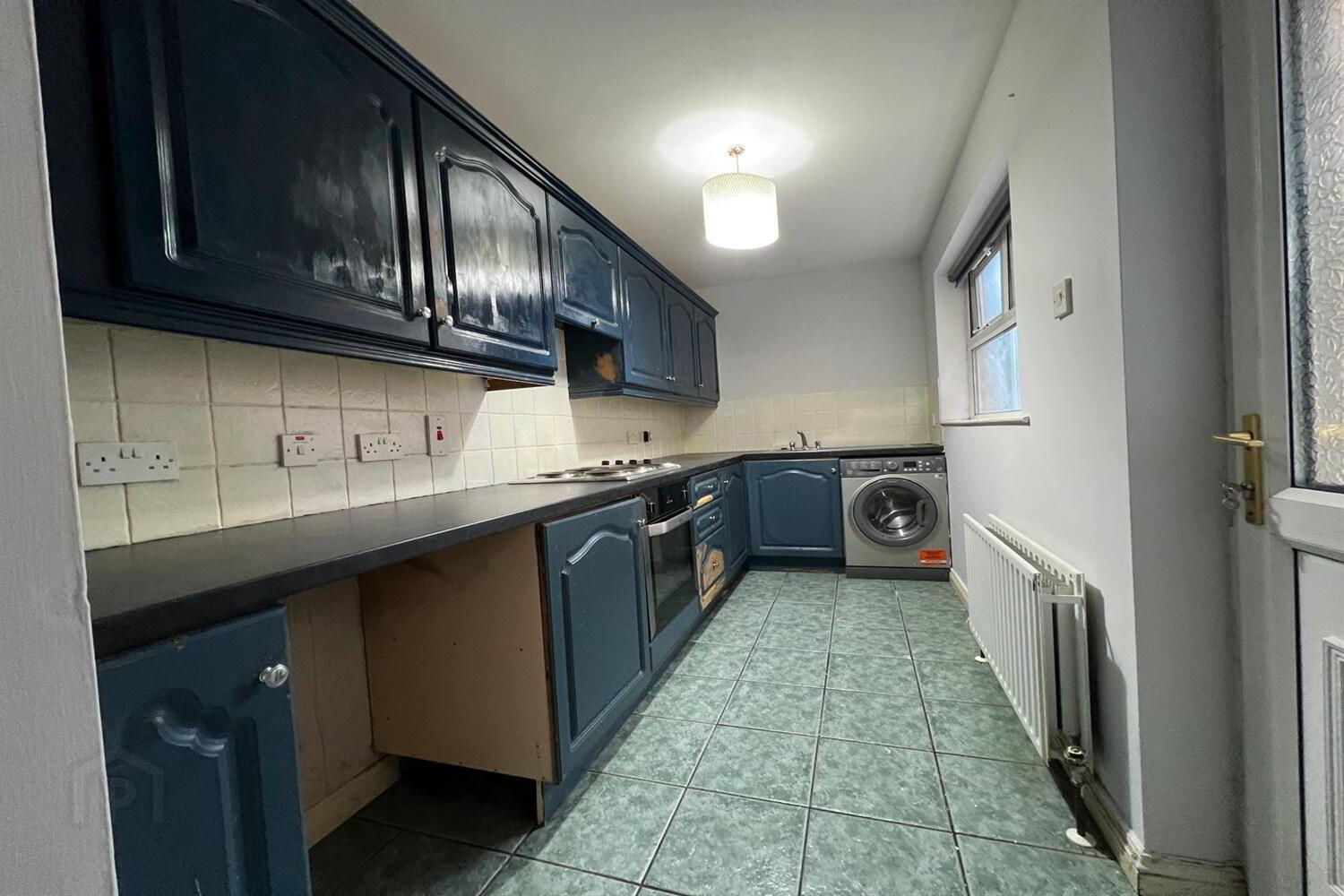 12 Willowfield Gardens 5 of 13