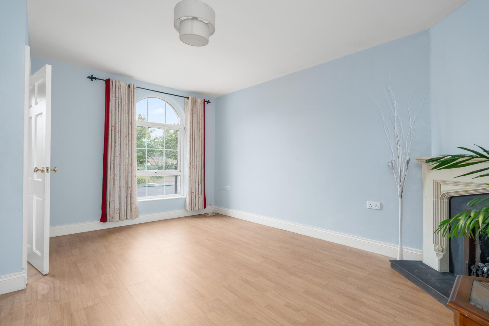 8 Glebe Crescent 4 of 18