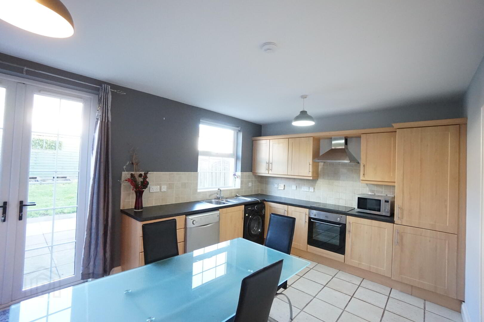 8 Glebe Crescent 5 of 18