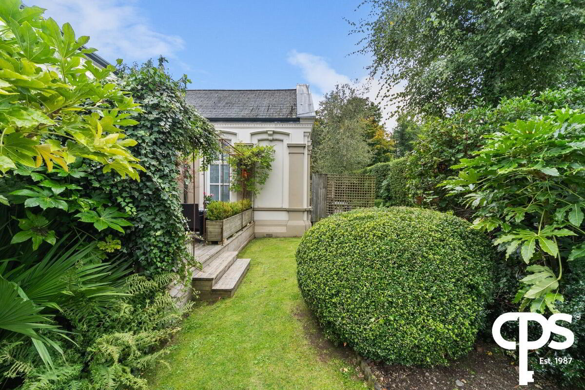 Apt 10, 17 The Walled Garden 23 of 32