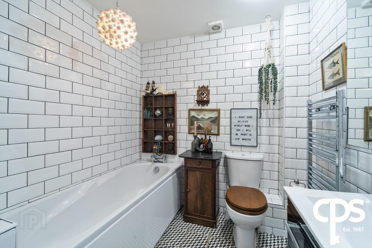 Apt 10, 17 The Walled Garden 15 of 32