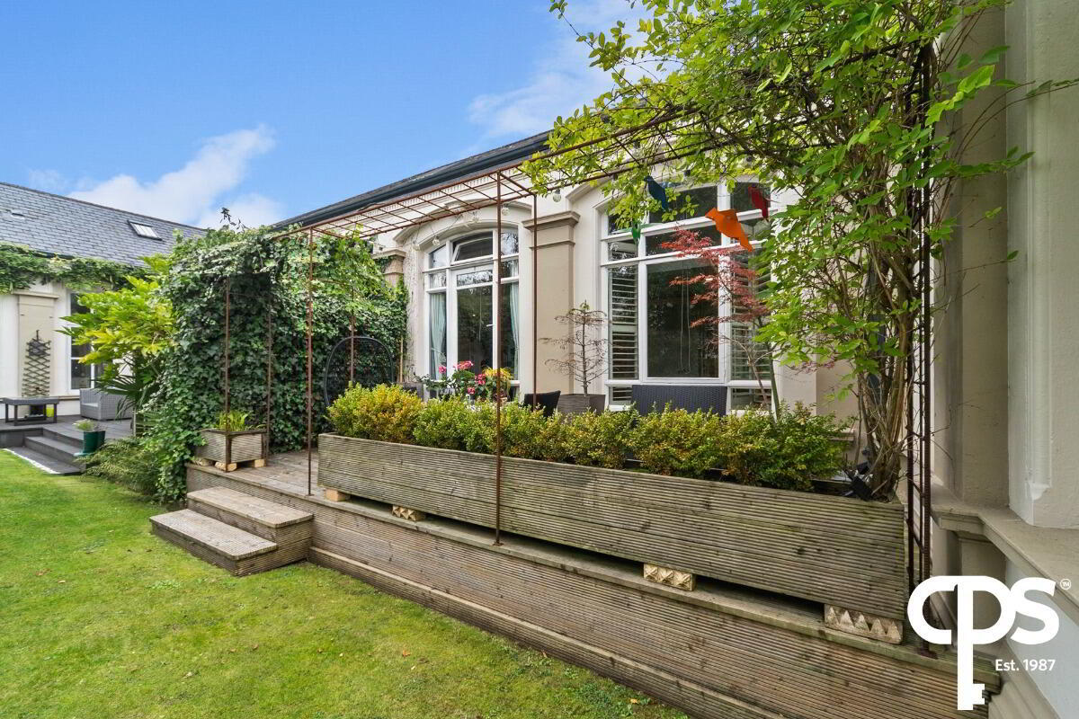 Apt 10, 17 The Walled Garden 21 of 32