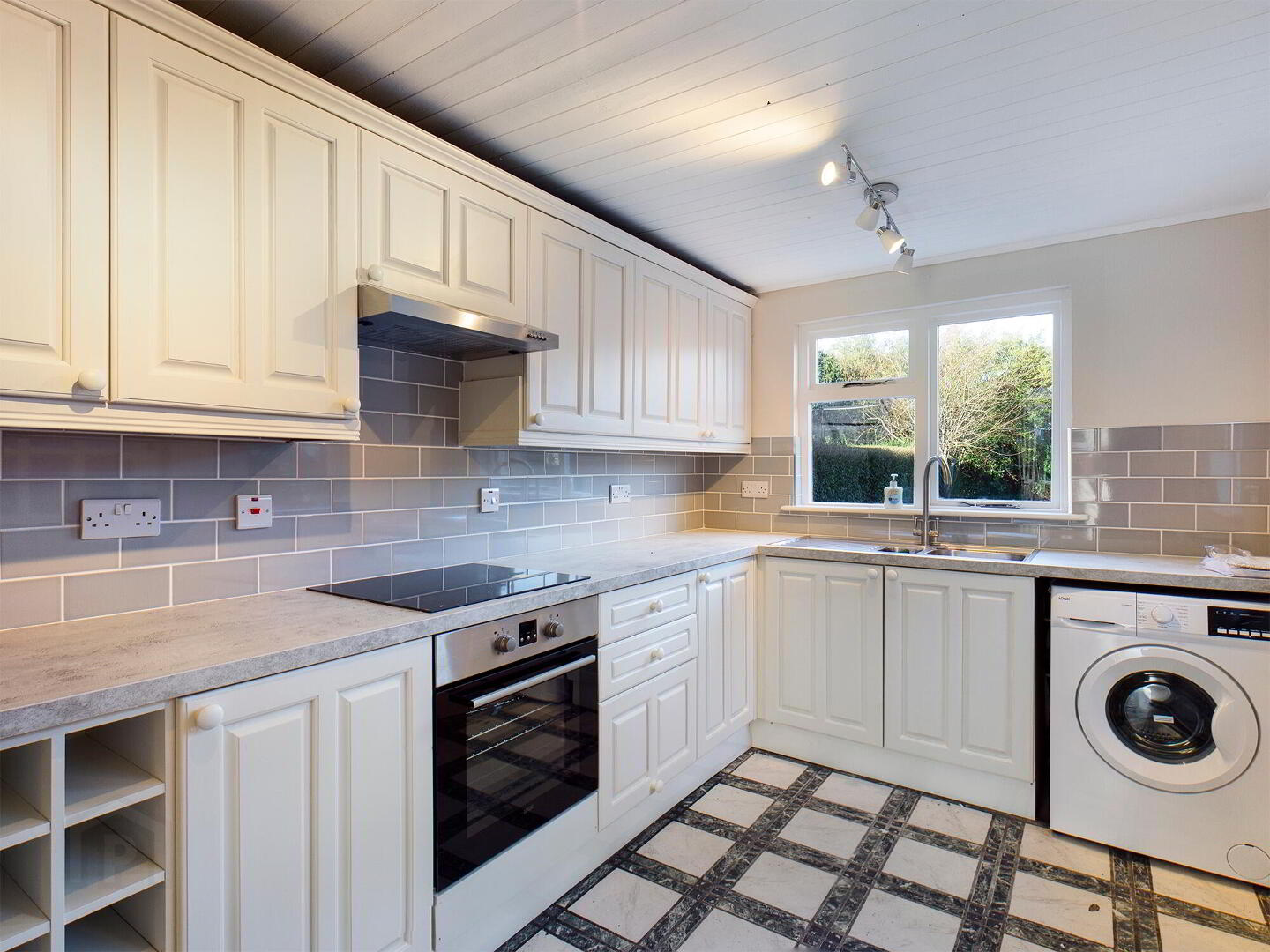 121 Haypark Avenue 8 of 24