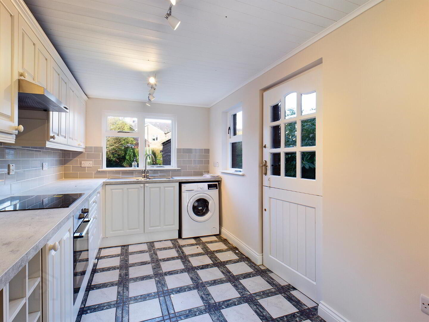121 Haypark Avenue 9 of 24