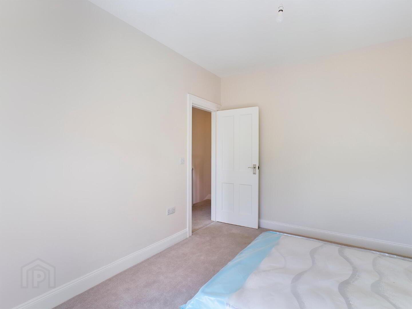 121 Haypark Avenue 21 of 24