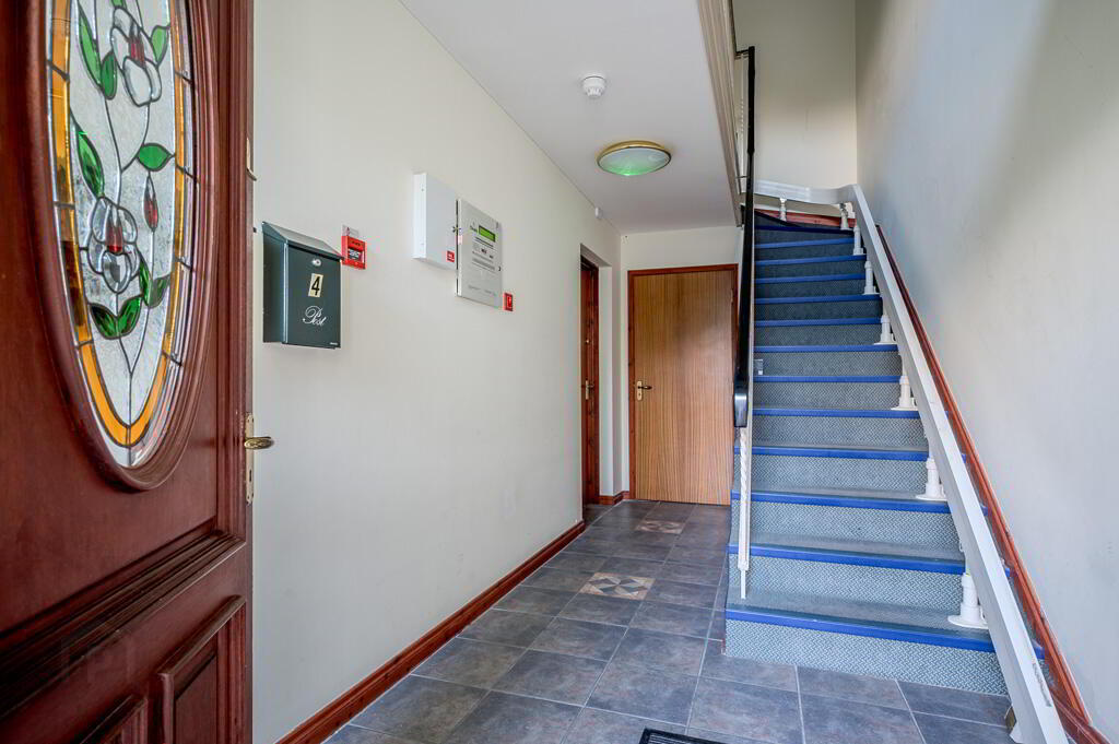3 Apt, Farnham Lodge, 26 Farnham Road 4 of 23