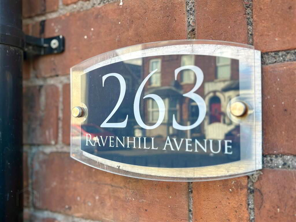 263 Ravenhill Avenue 2 of 33
