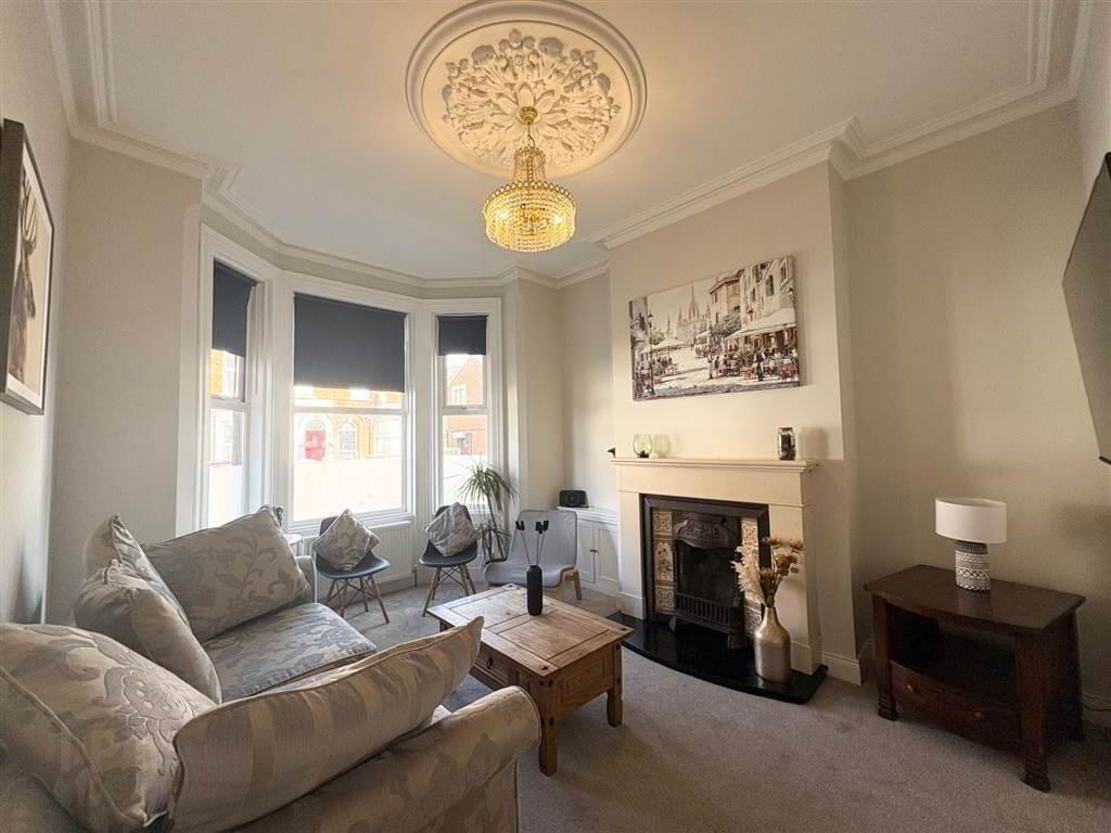 263 Ravenhill Avenue 5 of 33