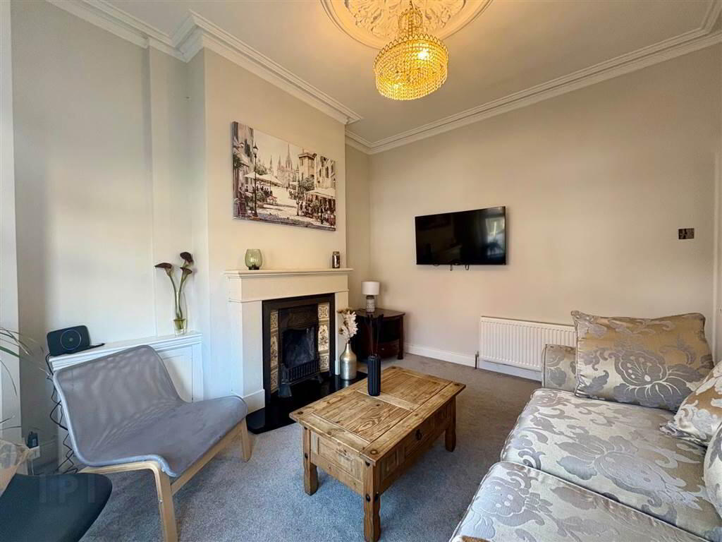 263 Ravenhill Avenue 6 of 33