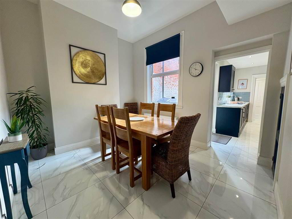 263 Ravenhill Avenue 9 of 33