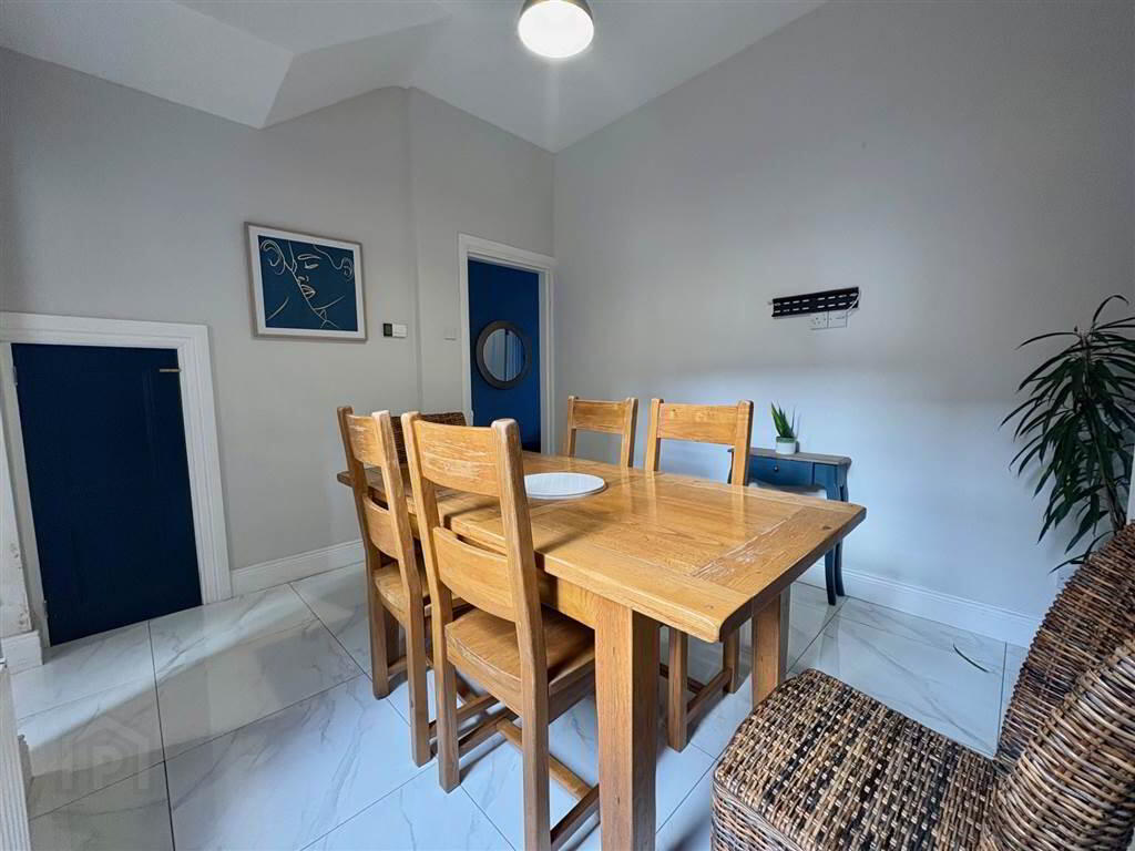 263 Ravenhill Avenue 10 of 33