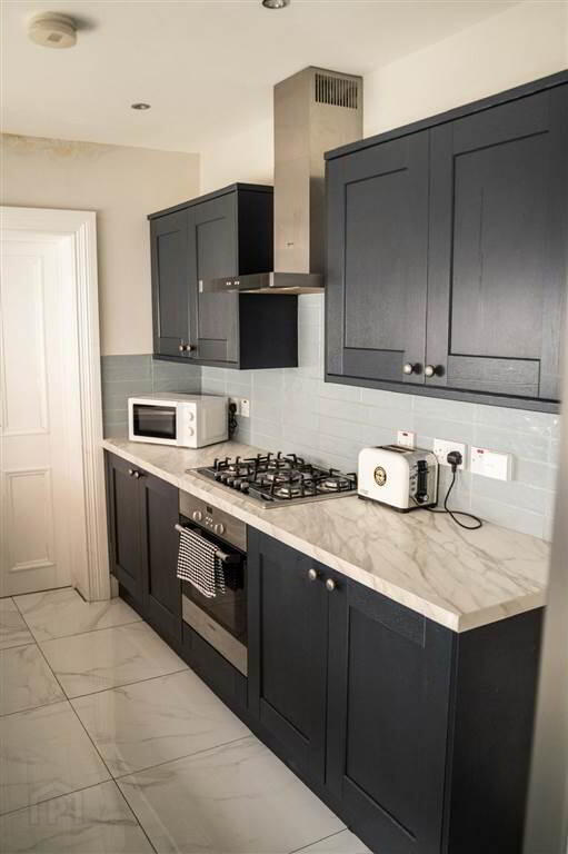 263 Ravenhill Avenue 12 of 33