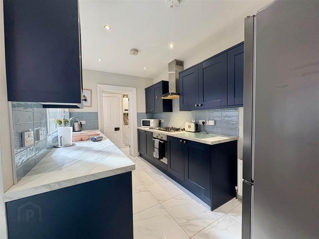 263 Ravenhill Avenue 11 of 33