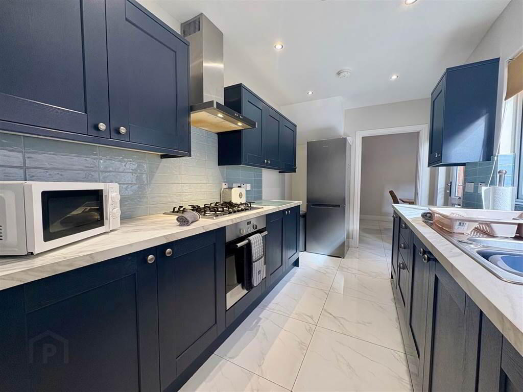 263 Ravenhill Avenue 13 of 33